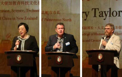 唐筠参赞出席2025年北帕中秋文艺晚会